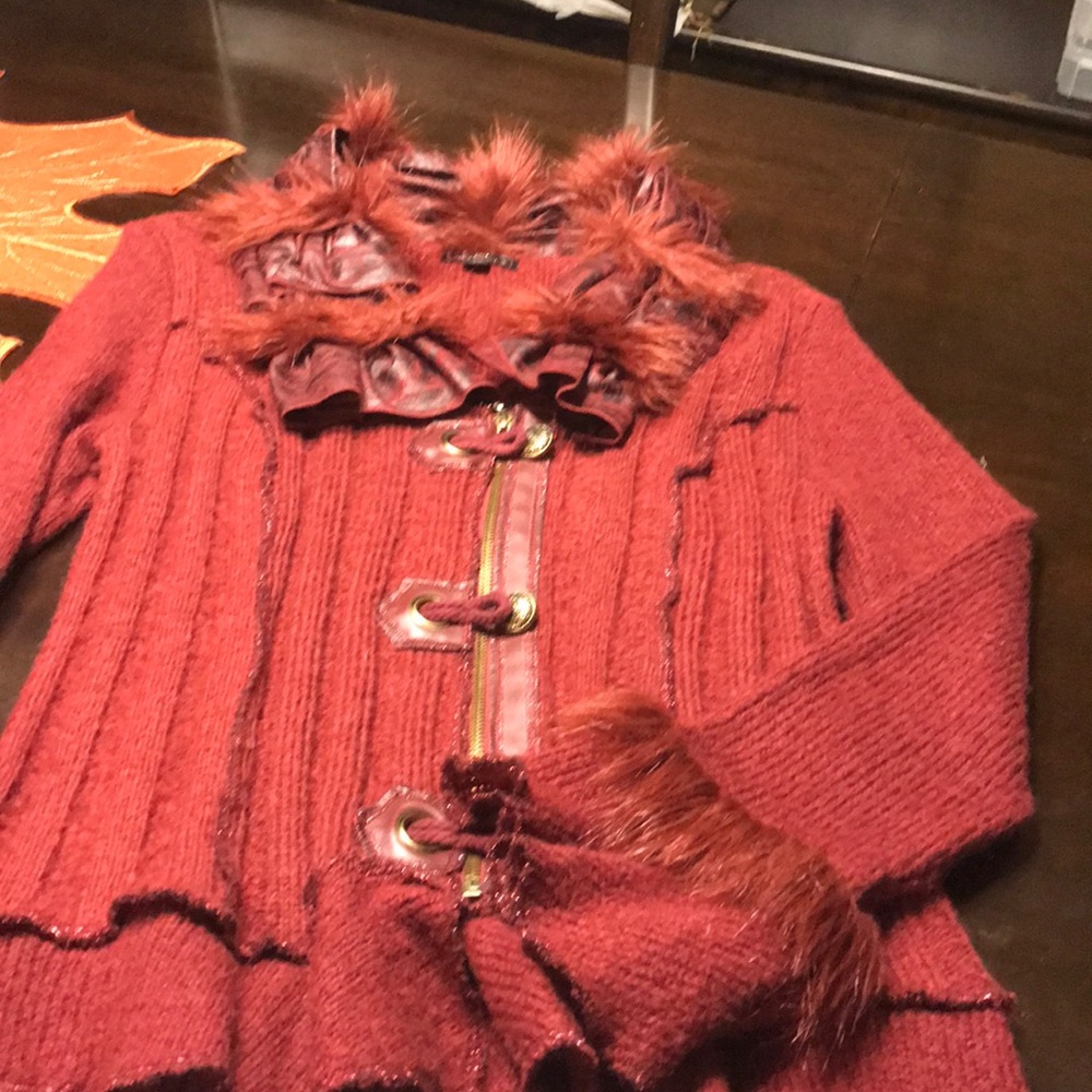 Lisa international sweater